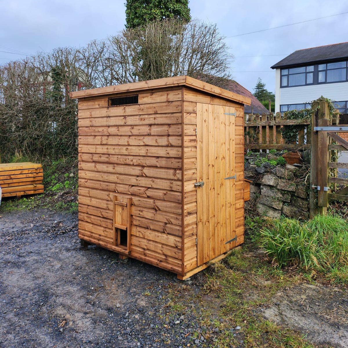 THE CHICKEN HOUSE