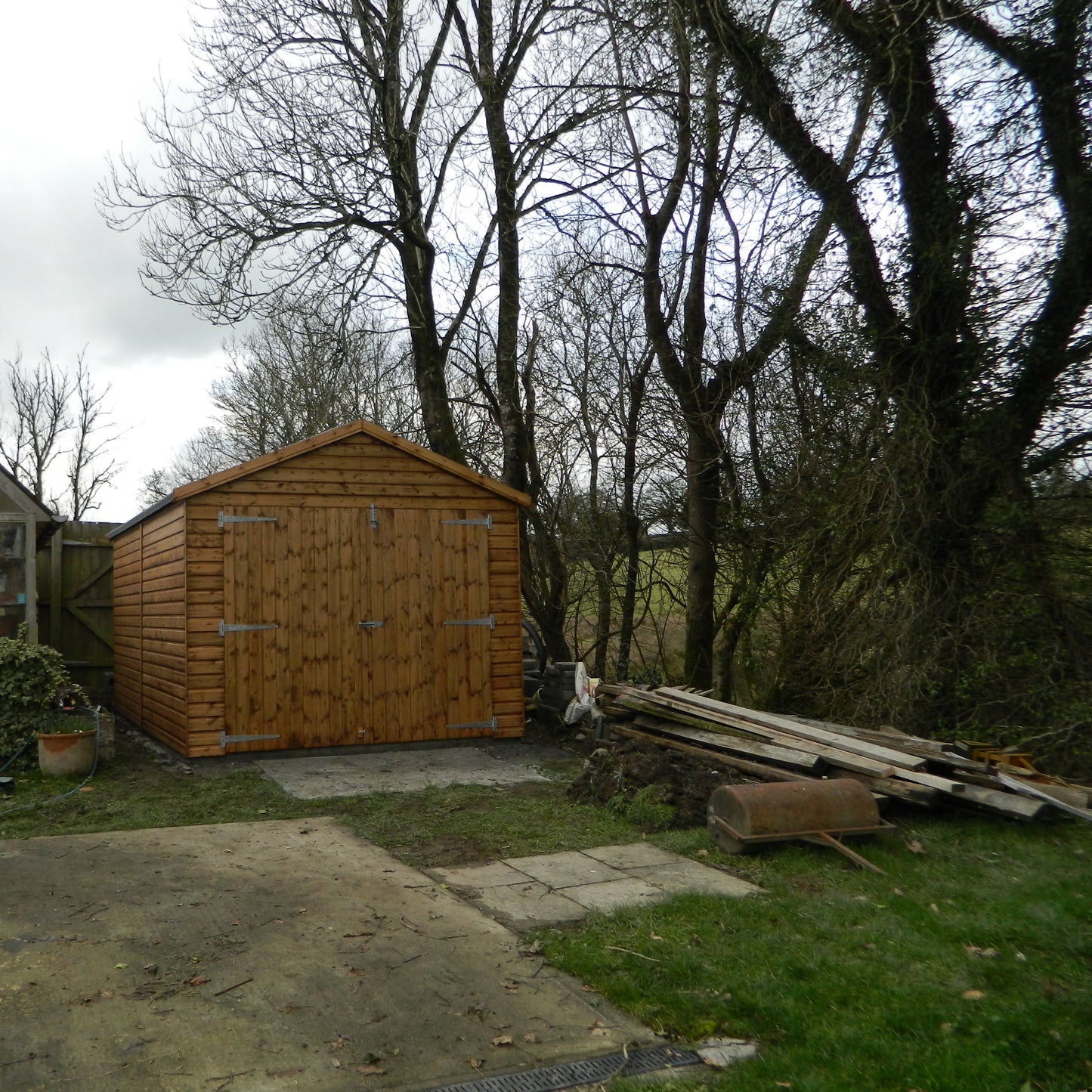 TIMBER GARAGE