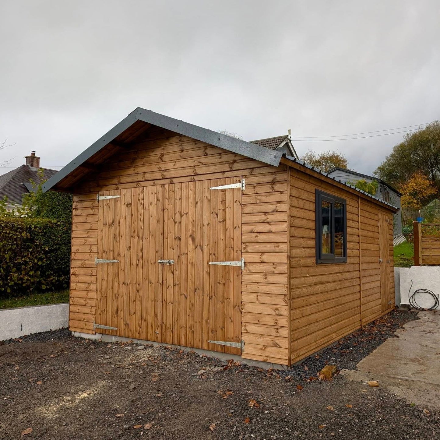 TIMBER GARAGE